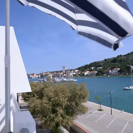 Seafront In For 2 * Tisno