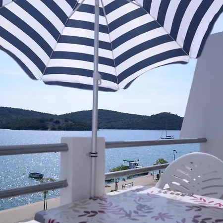 Seafront In For 2 Apartamento *